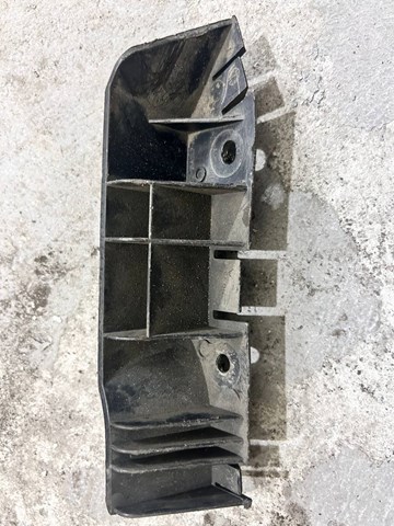 Кронштейн кріплення бампера переднього правий CK5216A142AA LAND ROVER