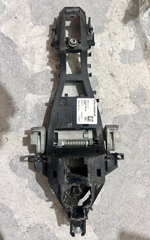 Тримач зовнішньої ручки дверей, передньої правої LR025540 LAND ROVER
