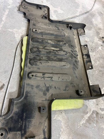 Заглушка бампера буксирувального гака, задня LR037930 LAND ROVER