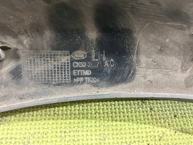 Накладка заднього лівого крила LR038862 LAND ROVER