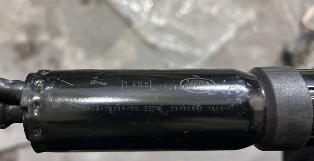Стійка задніх дверей LR050868 LAND ROVER