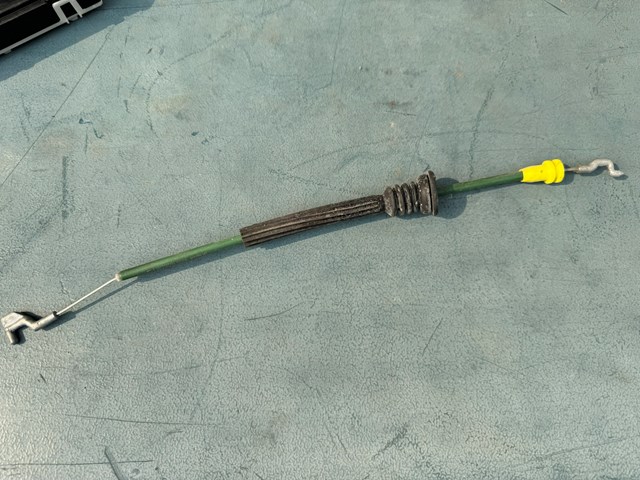 Тяга замка дверей передніх A2057600104 MERCEDES