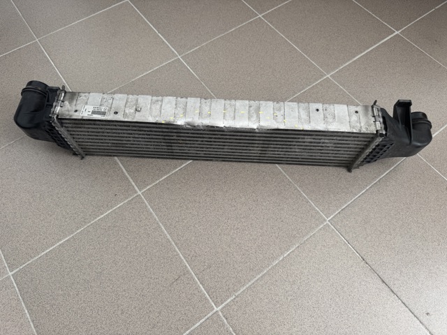 Радіатор інтеркулера A2465000900 MERCEDES