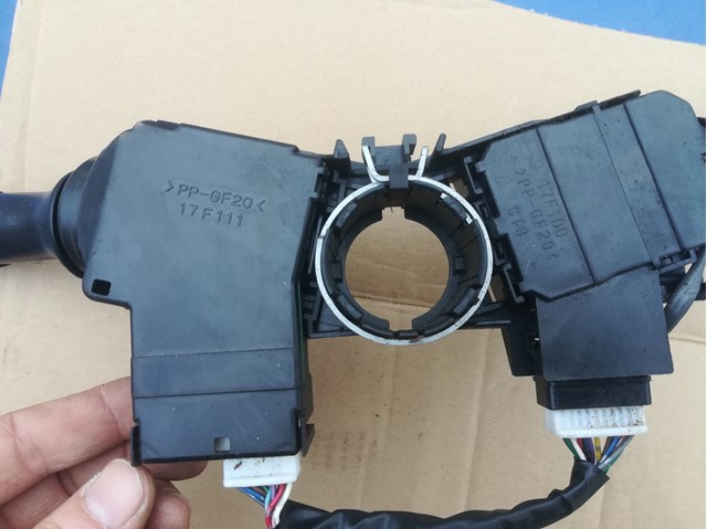 Перемикач підрульовий, правий 17F111 TOYOTA