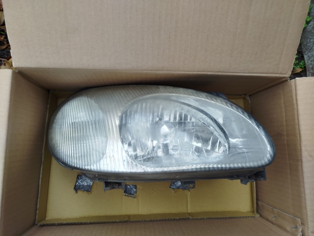Фара правая 96304611 GM