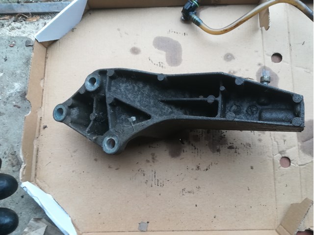 Балка кріплення коробки передач A1682410901 MERCEDES
