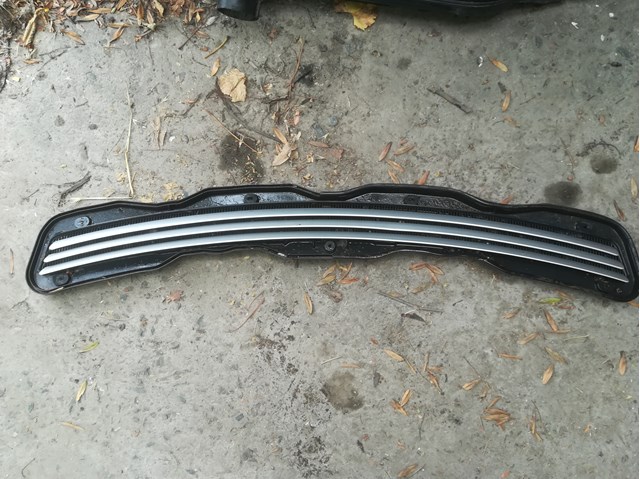 Решітка під лобове скло A2108800705 MERCEDES