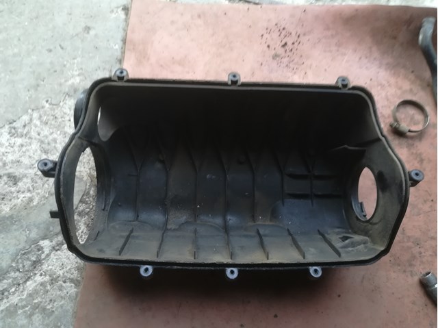 Корпус повітряного фільтра A6680900301 MERCEDES