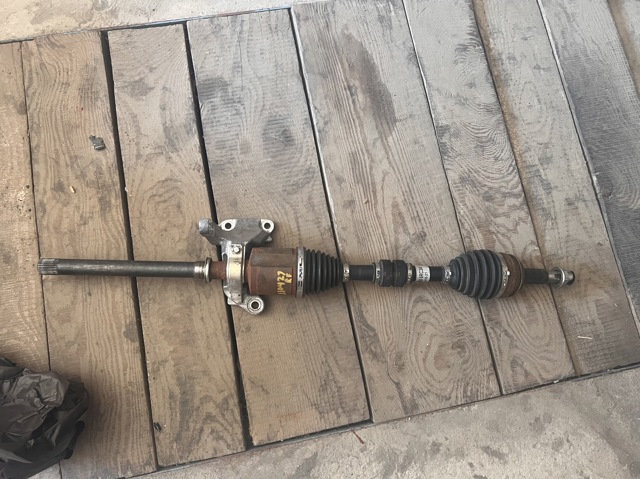 Привід передній правий 391006RC3A NISSAN