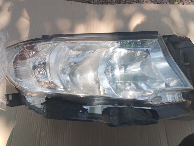 Фара комбінована, передня 8113060N10 TOYOTA