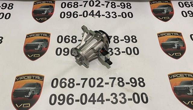 Помпа водяна, (насос) охолодження LR061982 LAND ROVER