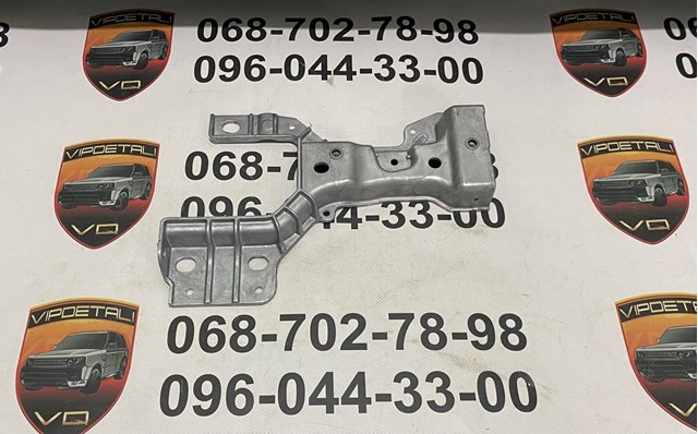 Кріплення бампера переднього LR091875 LAND ROVER