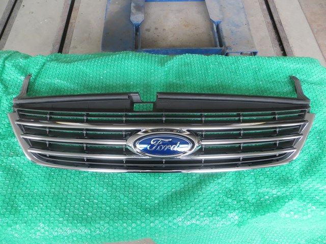 Решітка радіатора 1509302 FORD