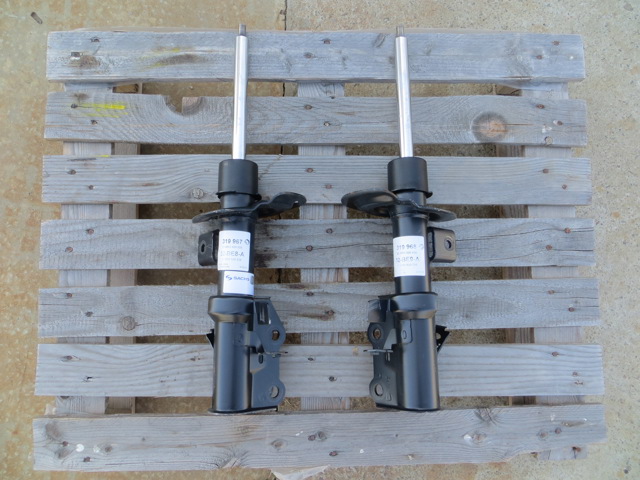 Амортизатор передньої підвіски Ford Focus 4