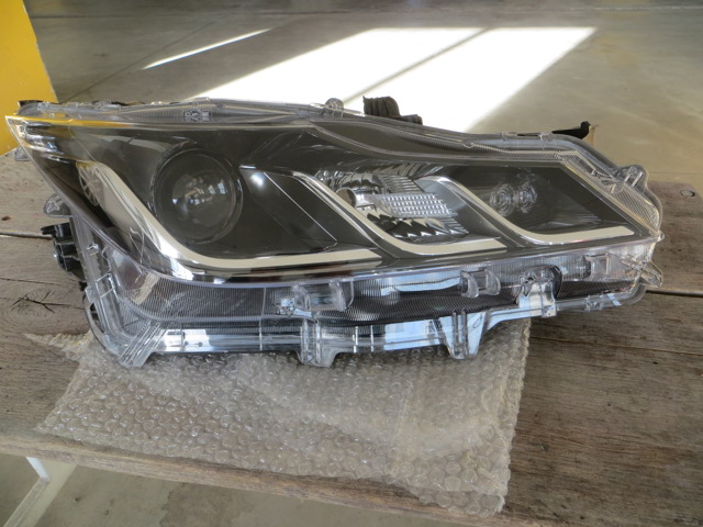 Фара передня права 8113002T30 TOYOTA
