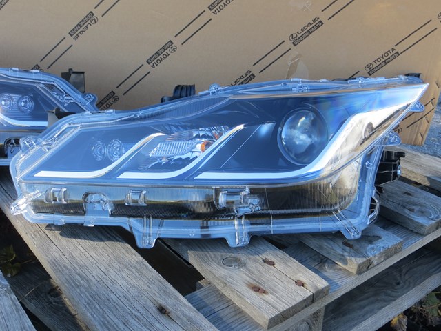 Блок фара ліва 8117002T31 TOYOTA