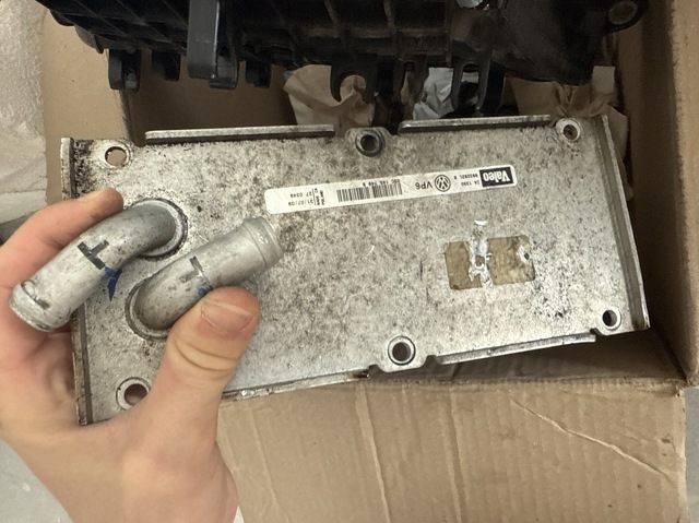 Масляний радіатор охолодження рідини АКПП 03C145749B VAG