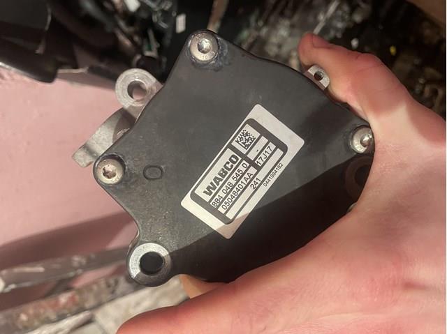 Насос вакуумний 05048401AA CHRYSLER