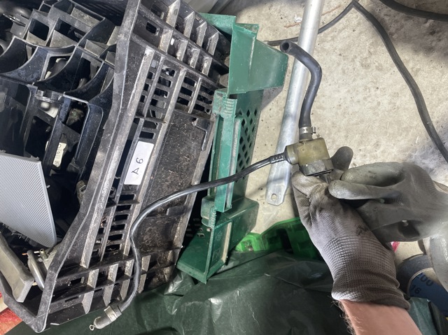 Трубка відводу кар.газов 06E906506A VAG