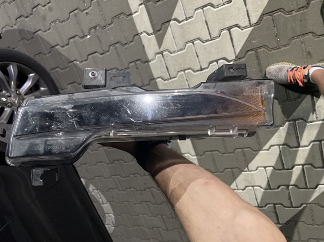 Туманка ліва 107739100F Tesla Model