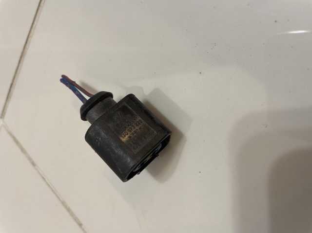 Роз'єм (фішка) протитуманної фари 1J0973722 VAG