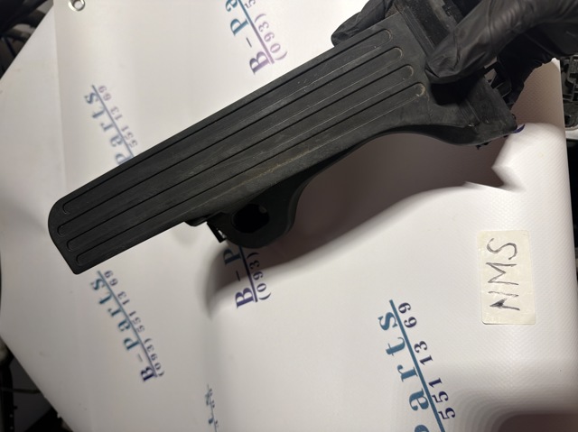 Підаль газу 1K1723503AR VAG
