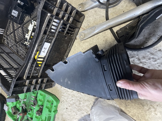 Патрубок повітряний, вхід повітряного фільтра 4G0129624D VAG