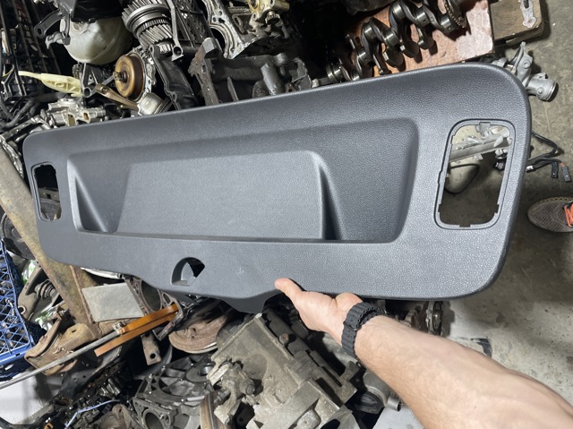 Обшивка ляди 561867605B VAG