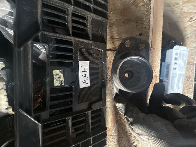 Опора амортизатора заднього 5C0513353B VAG