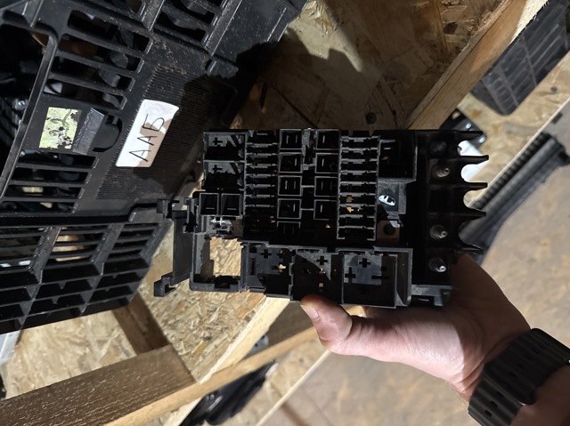 Корпус запобіжників 5C0937819Q VAG