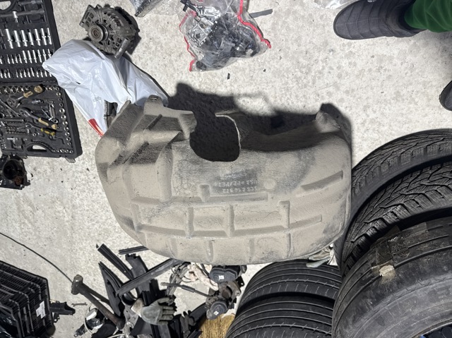 Підкрилок заднього крила, правий 5C6810972 VAG