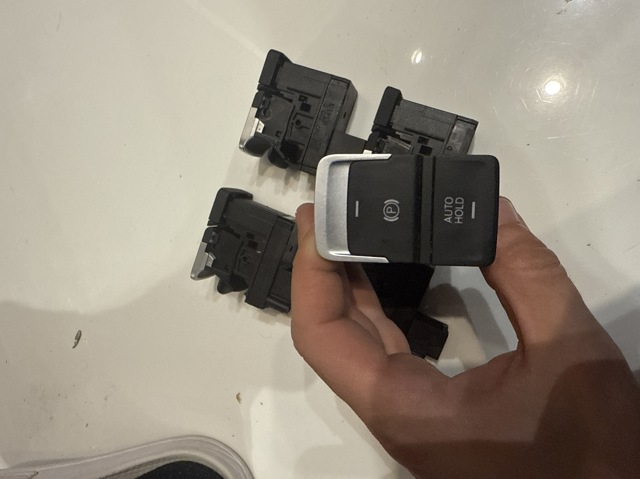 Кнопка електромеханічного гальма стоянки 5G0927225D VAG