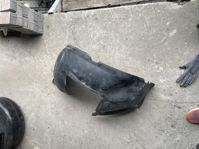 Підкрилок переднього крила, лівий задній 5K0805977 VAG