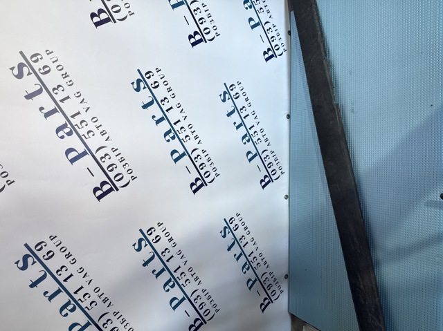 Накладка дверного порогу внутрішня, права 5K0853856F VAG