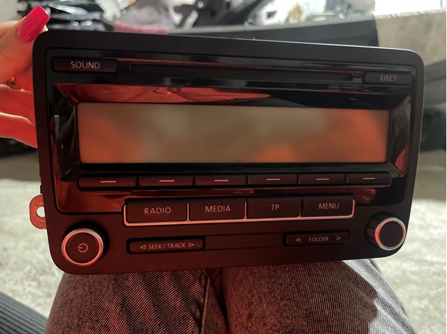 Магнітола (радіо AM/FM) 5M0035186AA VAG