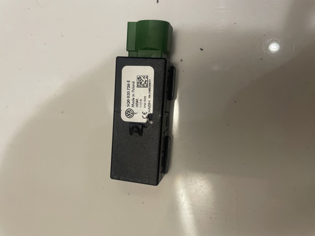 Зарядний пристрій USB 5Q0035726E VAG