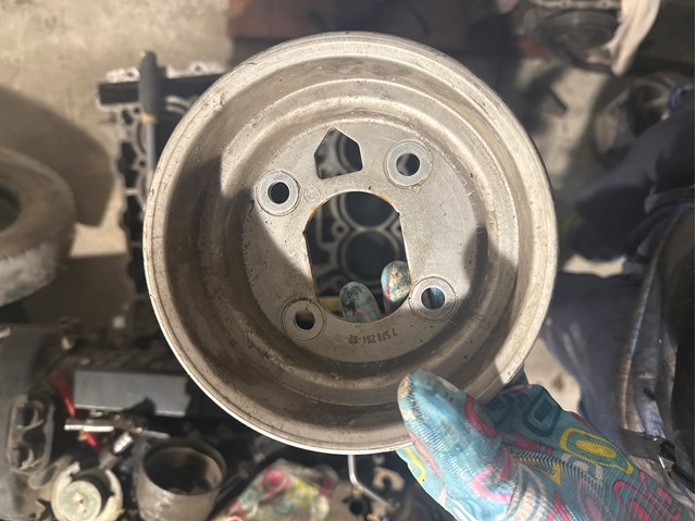 Шків колінвала (демпфер ) 7570264 BMW