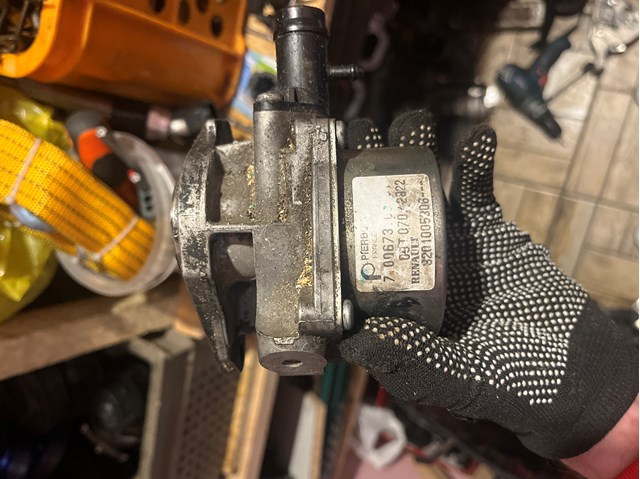 Насос вакуумний 8201005306 RENAULT