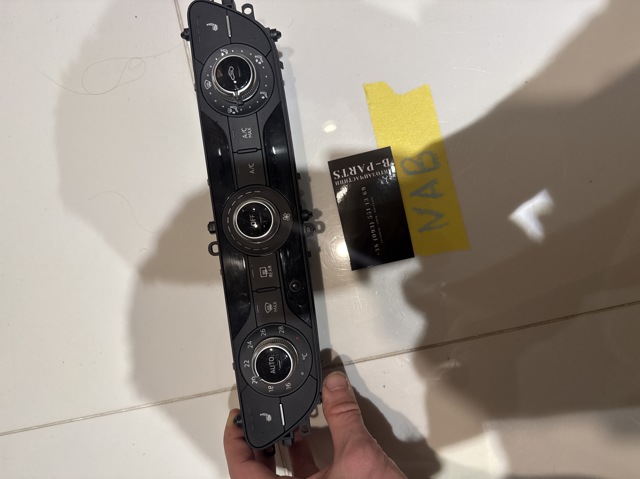Блок управління кондиціонером 8W0820043Q VAG
