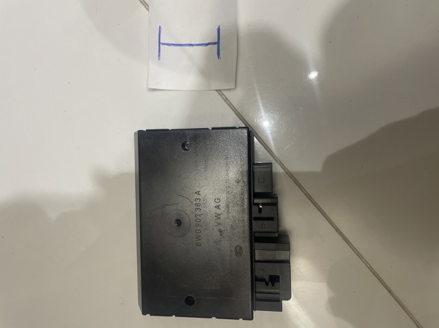 Блок керування фаркопом 8W0907383A VAG
