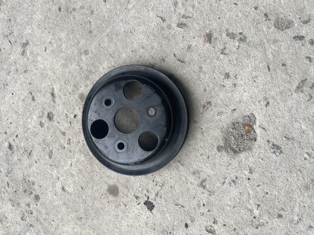 Шків водяної помпи PE0215131 MAZDA
