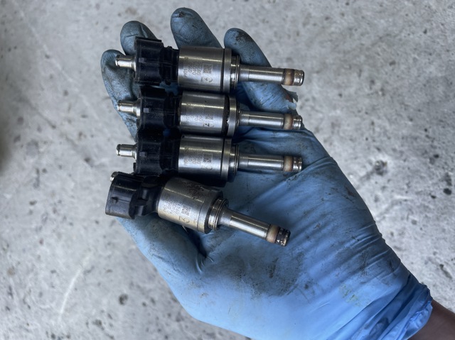 Форсунка інжектора PY0113250 MAZDA