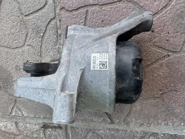 Права опора двигуна 8W0199372CD VAG