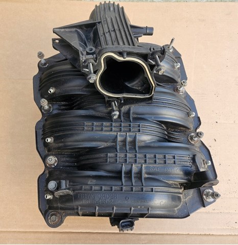 Колектор впускний Jeep Liberty/Cherokee KJ