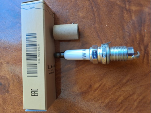 Свічка запалювання 03C905601A VAG