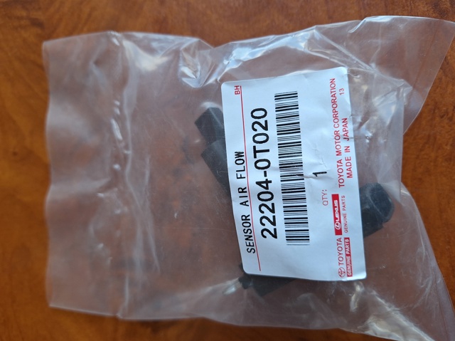 Датчик потоку (витрати) повітря, витратомір MAF - (Mass Airflow) Тойота Рав 4 IV