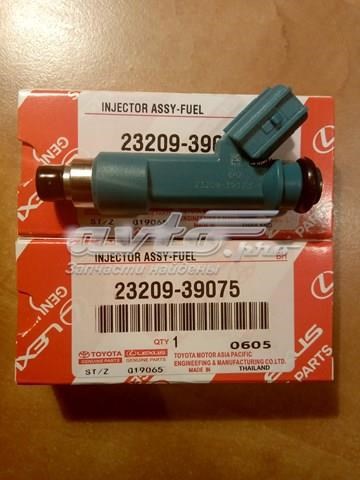 Форсунка дизельна в зборі, розпилювач + тримач 2320939075 TOYOTA