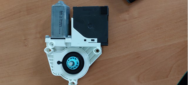 Двигун склопідіймача двері передньої, правої 1K0959702QZ4S VAG
