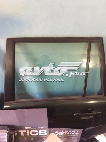 Скло заднє ліве 6811460221 TOYOTA