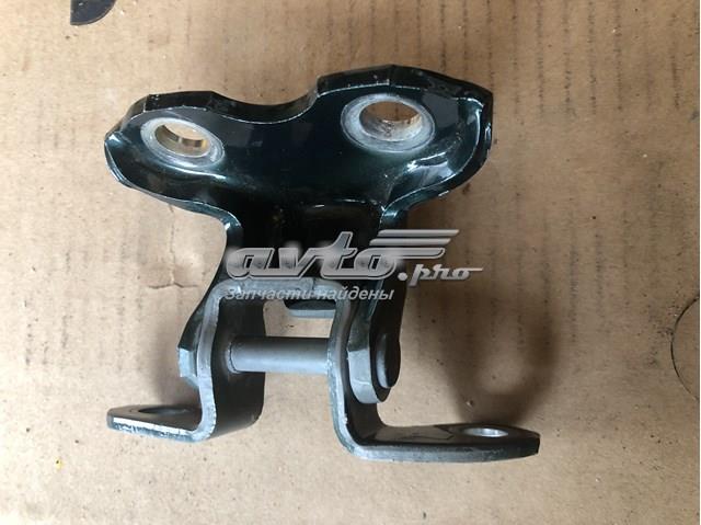 Петля задніх лівих дверей 6876035041 TOYOTA